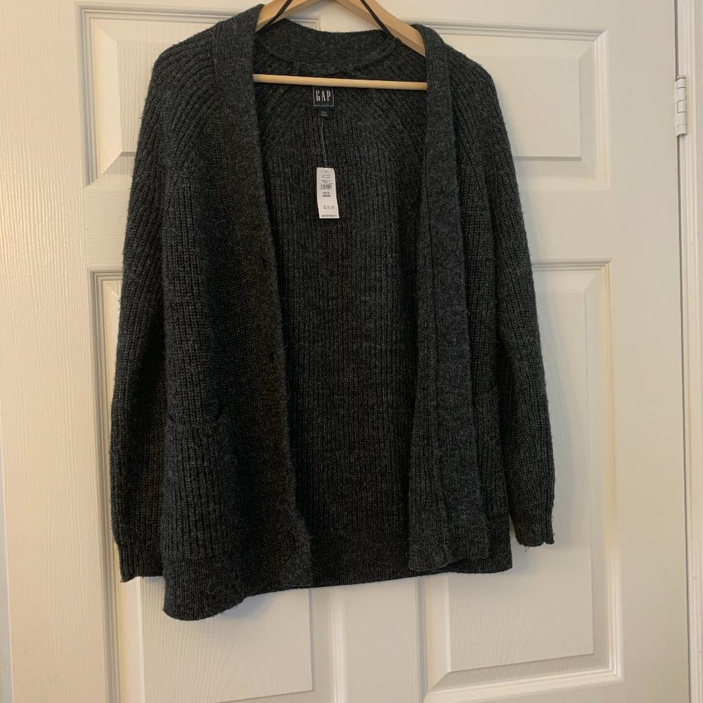 NWT GAP comfy oversized knit cardigan  Size xs
